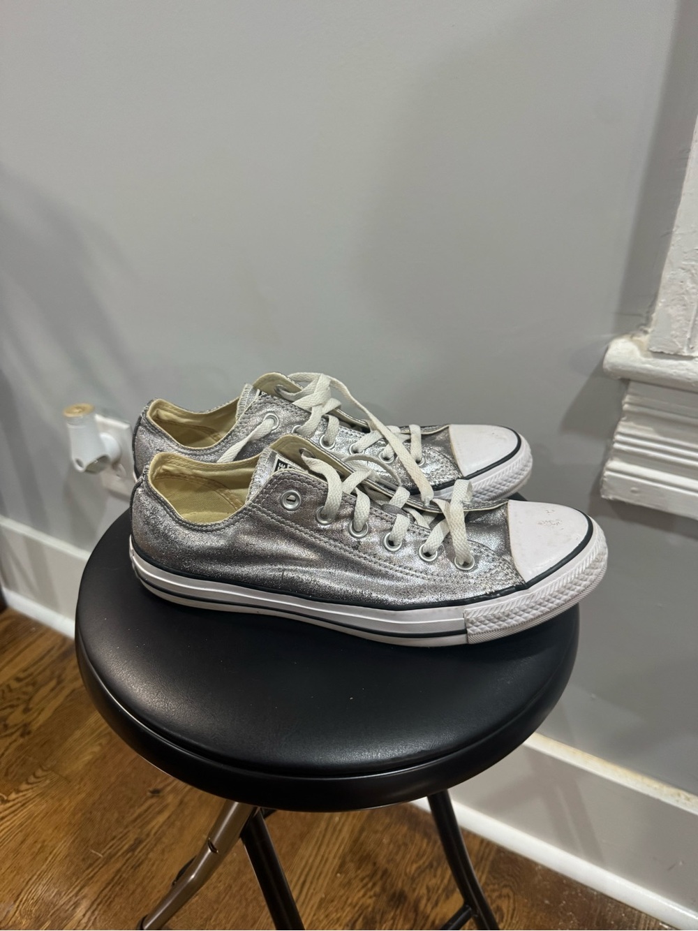 Classic Low-Top converse all stars Sneakers in Silver women’s size 9.5